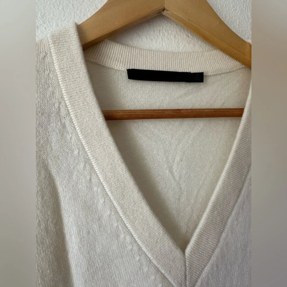 JENNI KAYNE Charlie V-Neck Sweater Ivory Cashmere for @Odessarose1947 - Picture 12 of 12